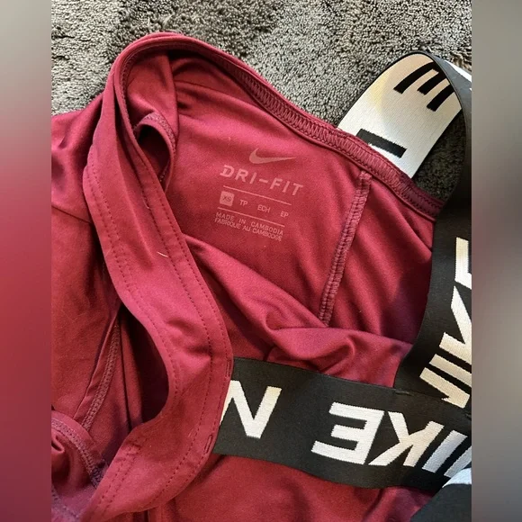 Nike dri-fit tank top - Picture 2 of 3